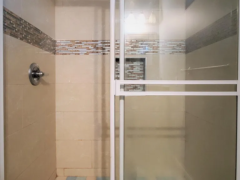 608 N Serrano Ave — Photo 16