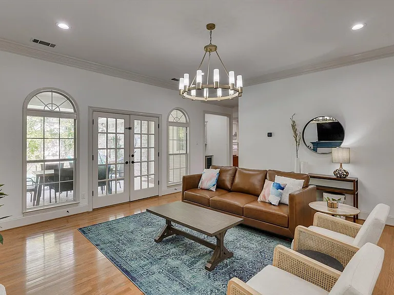 1811 Forest Meadow Ln — Photo 6