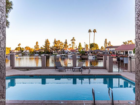 4th image of 1207 E NORTHSHORE Drive #136