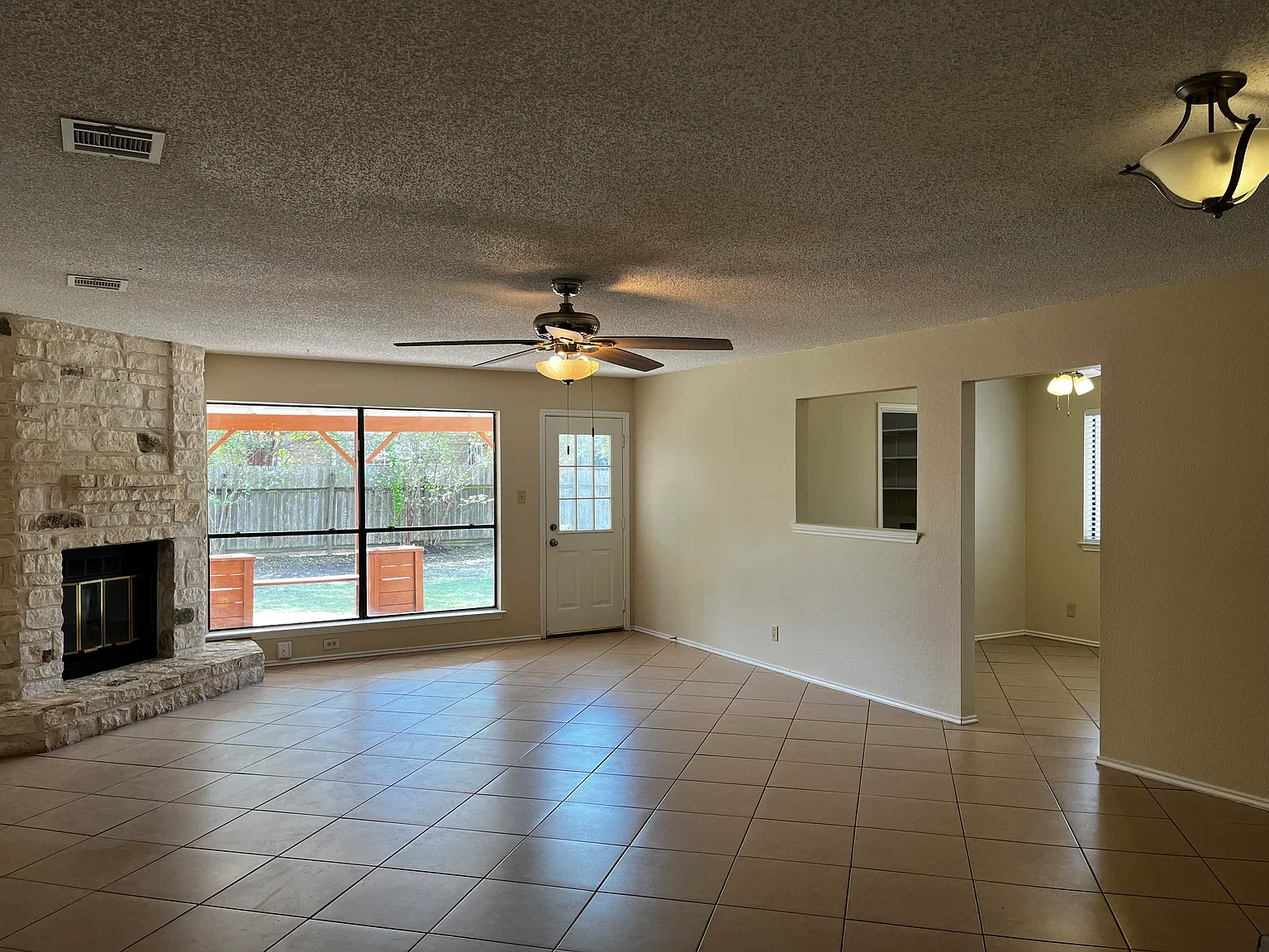 13236 Briar Hollow Dr — Photo 3