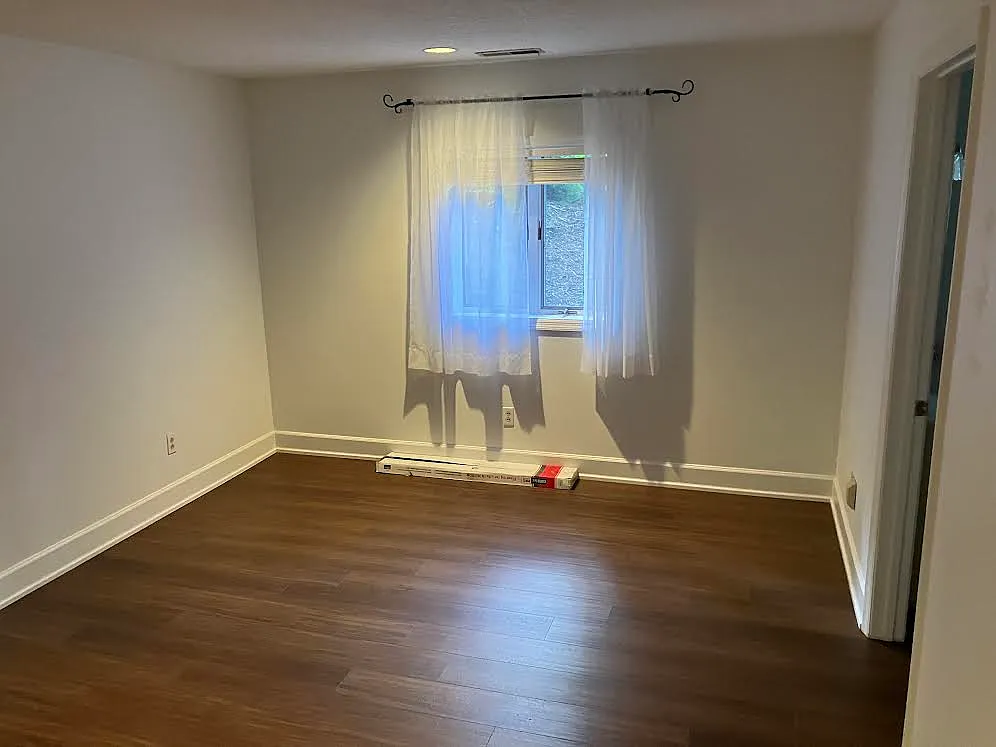 2 bed, 1048 sqft, $2,200 — Photo 3