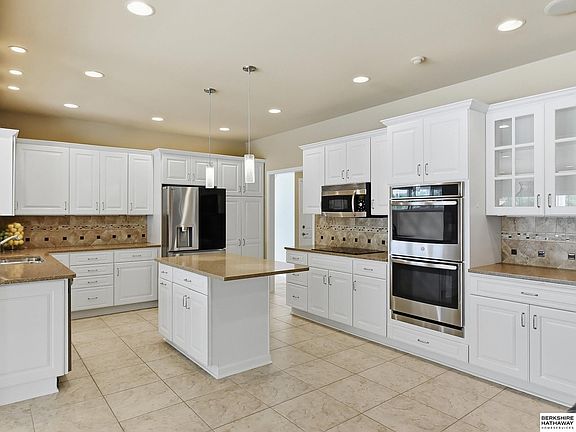 4th image of 16173 Bedford Ave
