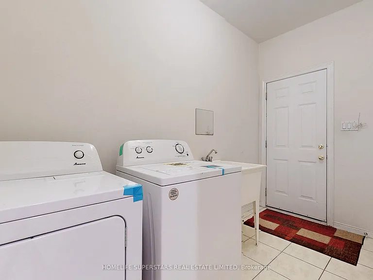 32 Holkham Ave — Photo 12