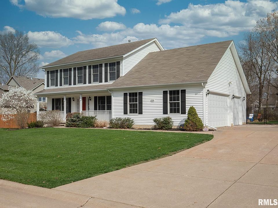 1st image of 204 S Barrington Dr