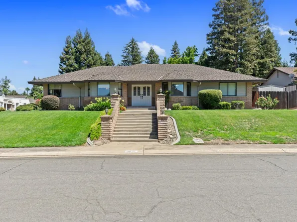 9612 La Posada Dr, Oakdale, CA 95361