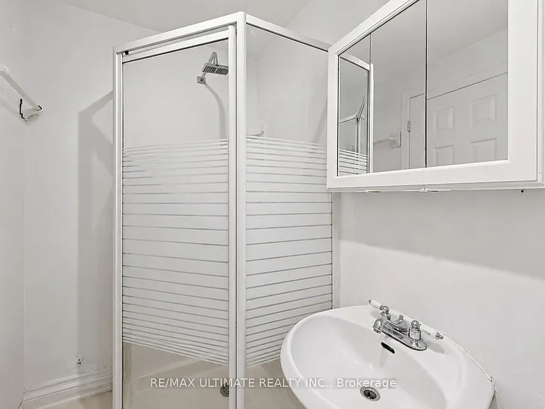 2360 Queen St E #3 — Photo 11