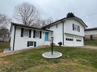 6959 Lockridge Dr, Atlanta, GA 30360