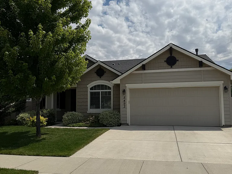 5493 W Los Flores St — Photo 1