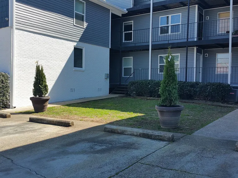 Avondale III Apartments — Photo 36