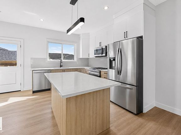 2nd image of 174 Castilian Blvd