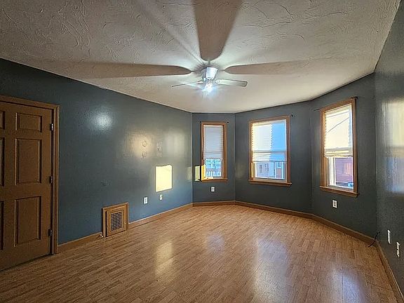 Living Room/ Bedroom/ Office (Huge)