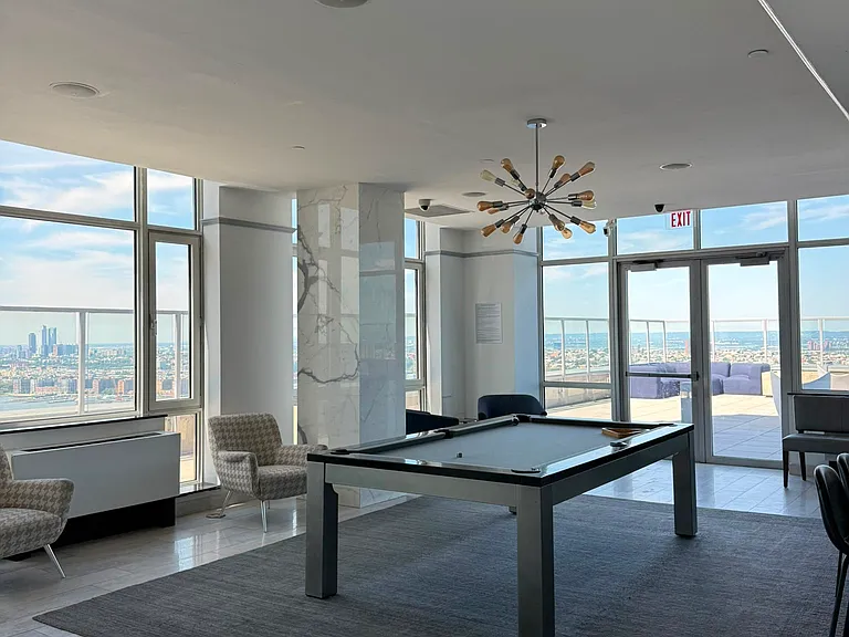 635 W 42nd St #14D — Photo 8