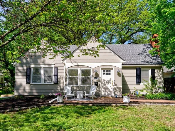 5436 Reeds Rd, Mission, KS 66202