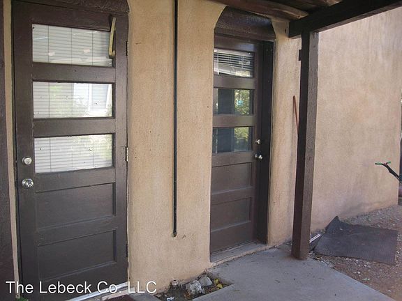 2nd image of 607 1/2 Vassar Dr NE