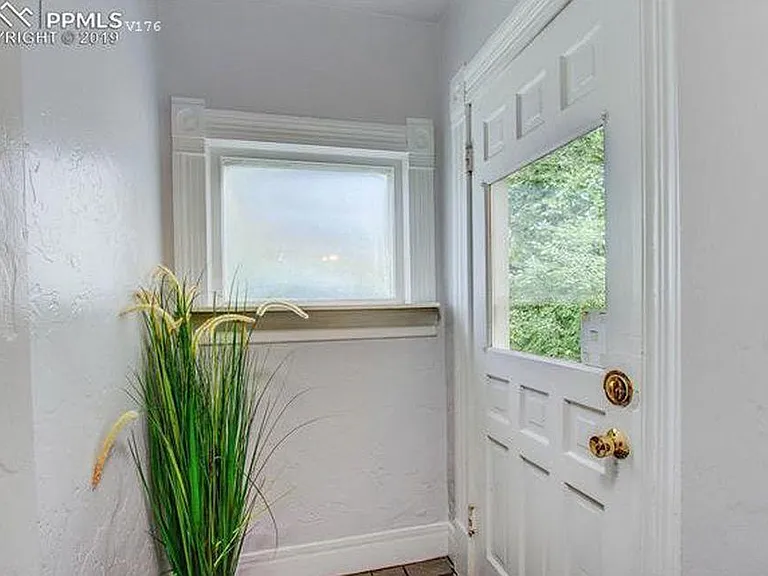 716 N Walnut St — Photo 3