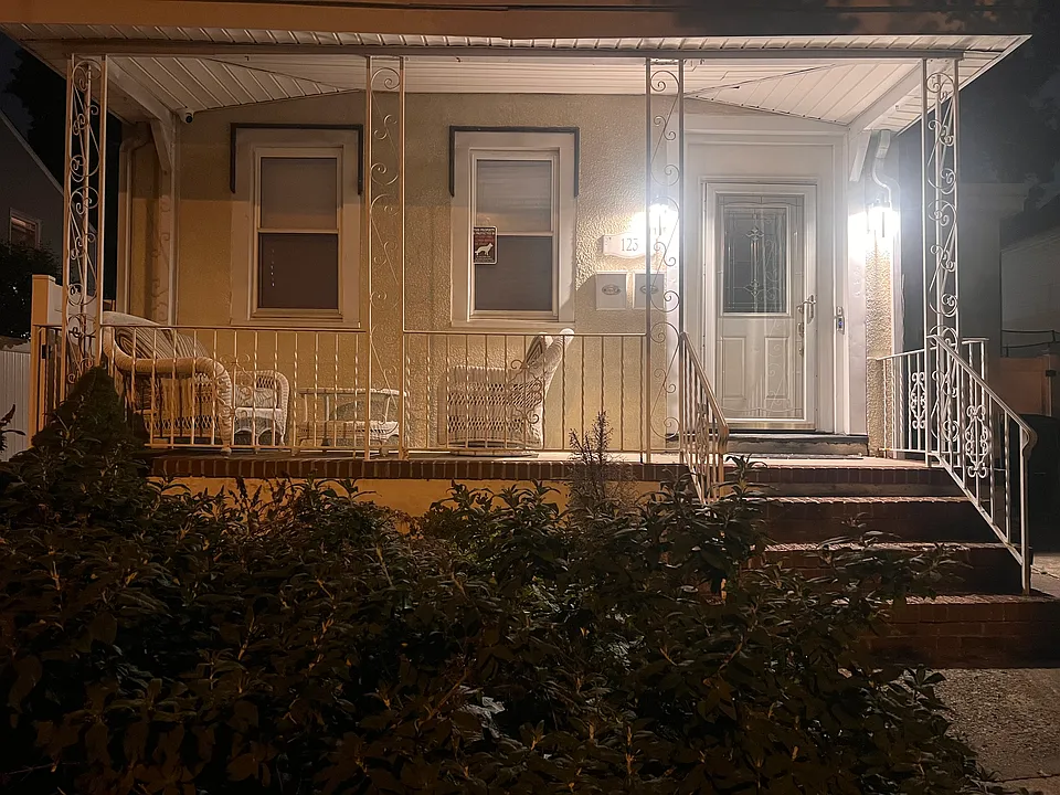 123 Elm St