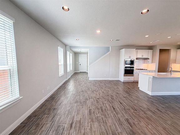 4th image of 124 Crescent St