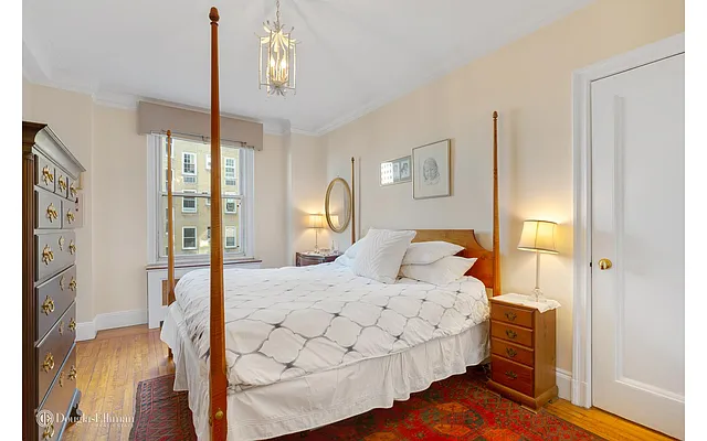 Sold by Douglas Elliman | media 18