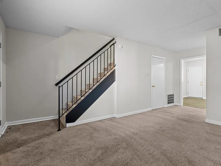 300 E McPherson Dr — Photo 12