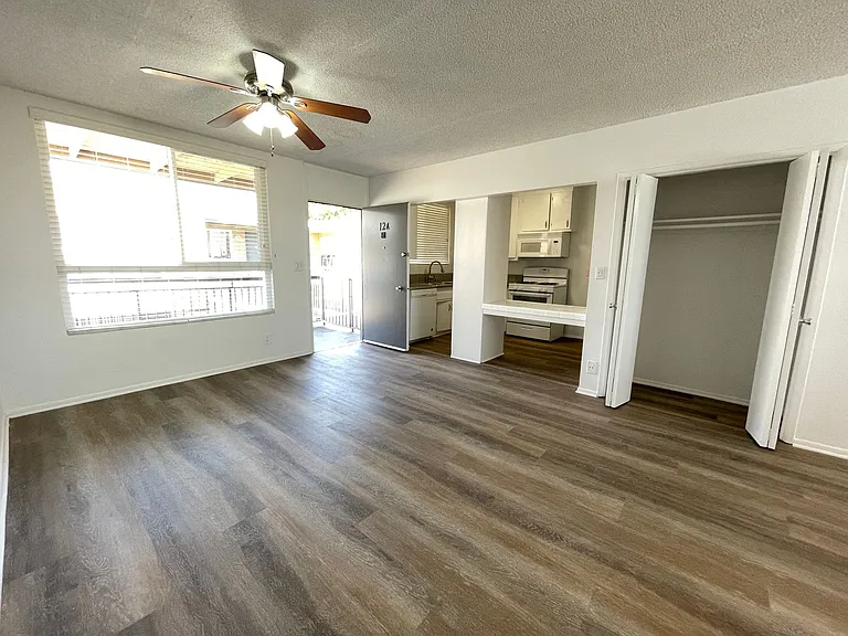 7351 Variel Ave — Photo 3