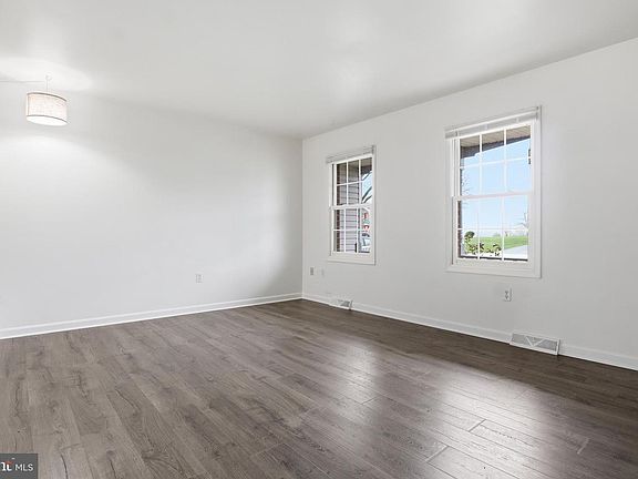 5th image of 780 Robin Hill Cir