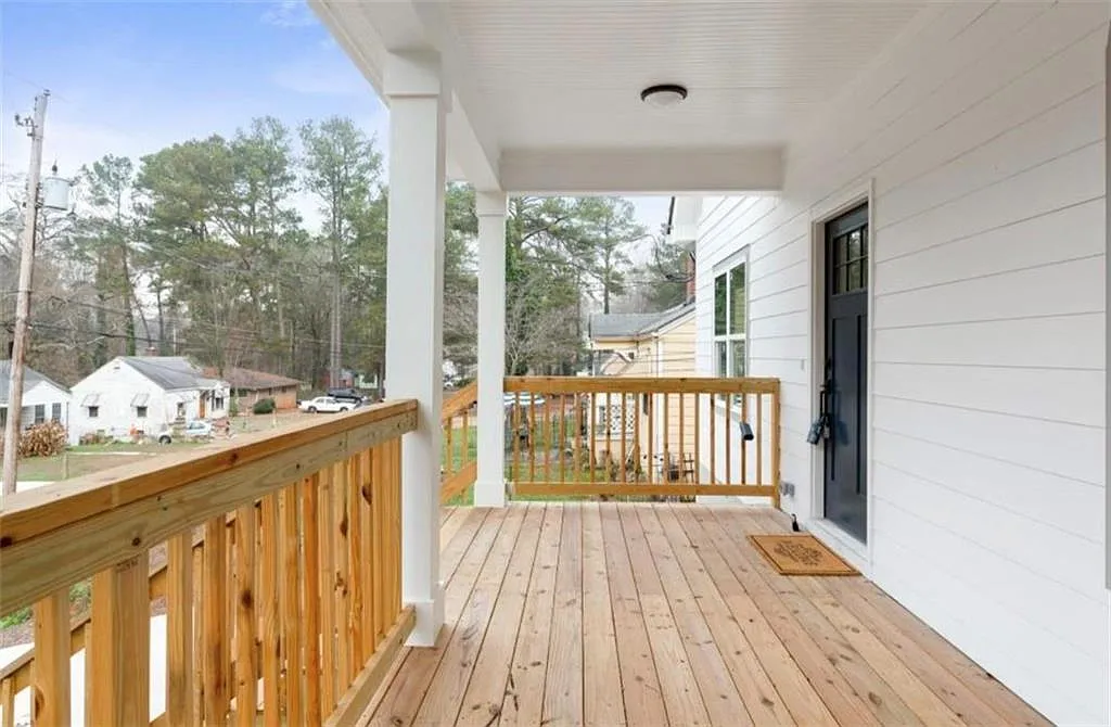 3 bed, 2.5 bath, 1589 sqft, $2,850 — Photo 2