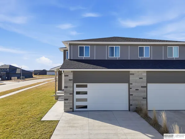 1039 Titan Dr, Hickman, NE 68372