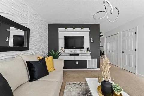 3 bed, 1292 sqft, $2,050 — Photo 3
