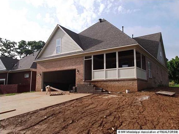 2nd image of 432 S Beacon Hill Dr