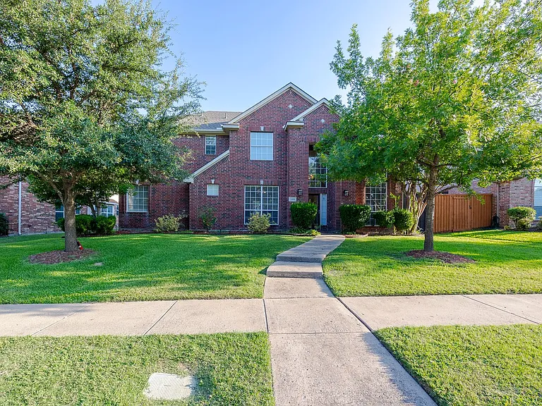 2404 Heather Glen Dr — Photo 2