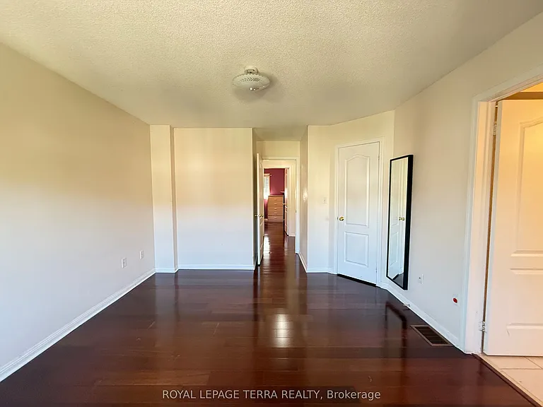 80 Acorn Pl #16 — Photo 37