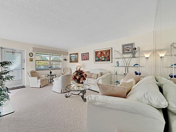 2nd image of 315 Windsor N