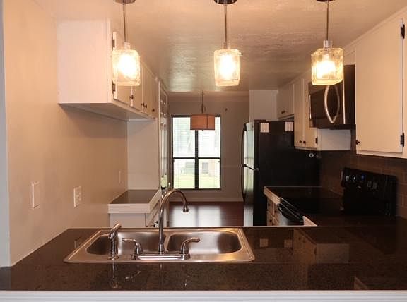 4th image of 2911 Glenn Dr