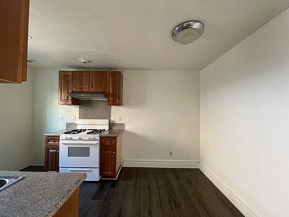 5th image of 12828 Ramona Blvd Unit 109
