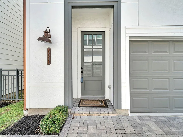 9551 Neuens Rd #B — Photo 2