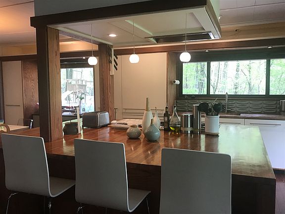 3rd image of 46 Halley Dr