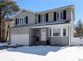 32 Seagull Ln, Port Washington, NY 11050