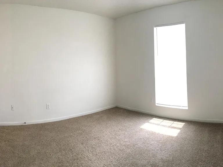 5817 Medina Dr — Photo 15