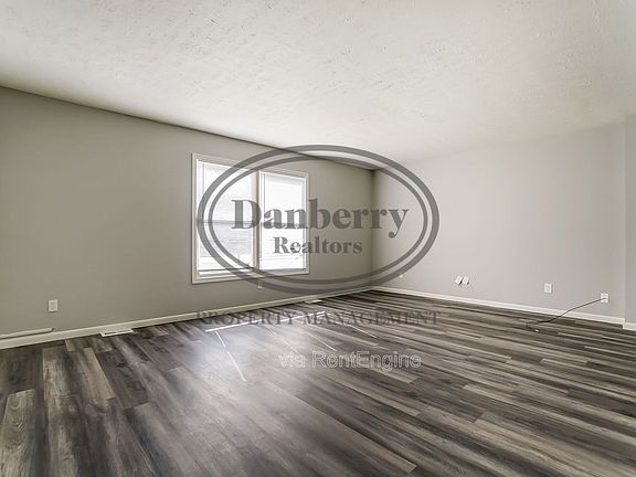 5th image of 1103 Searles Rd