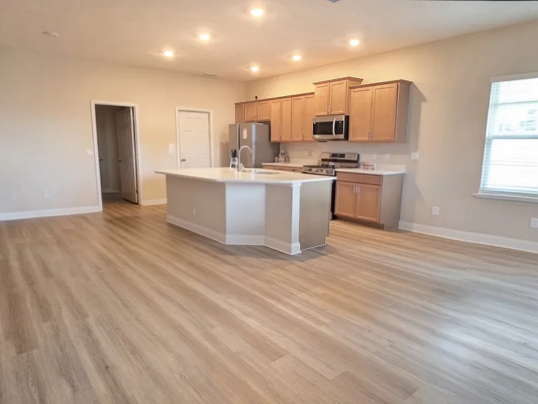 1377 Melrose St — Photo 3