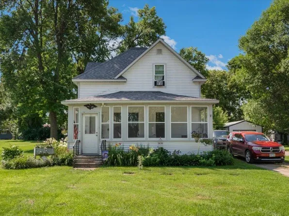 203 W Oak St, Osakis, MN 56360