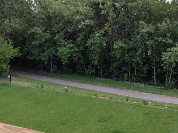 Private yard upper deck 