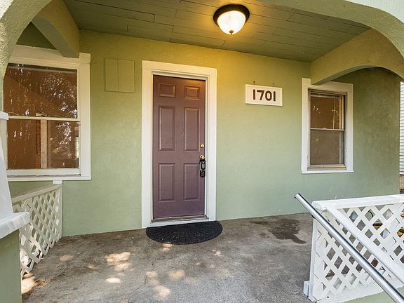 3rd image of 1701 E Desmet Ave