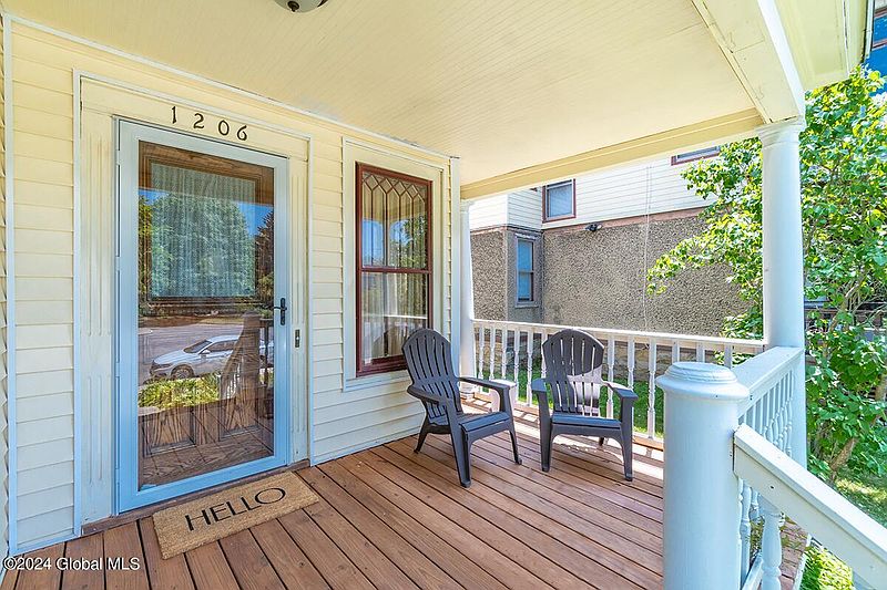 2nd image of 1206 Parkwood Boulevard