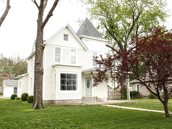 3rd image of 517 Huntress St
