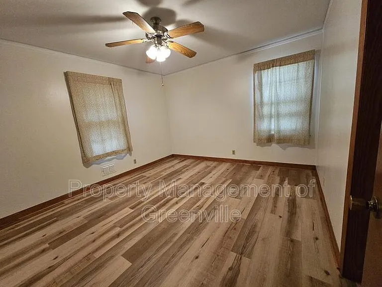 400 Berea Dr — Photo 4