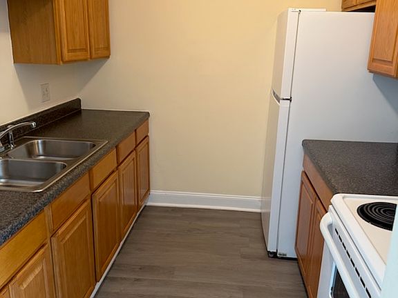 2nd image of 422 Bingaman Ct