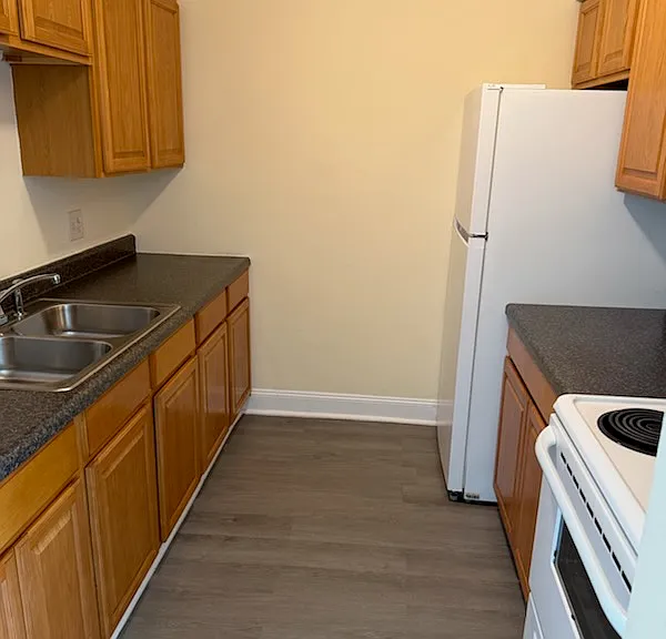 422 Bingaman Ct — Photo 2
