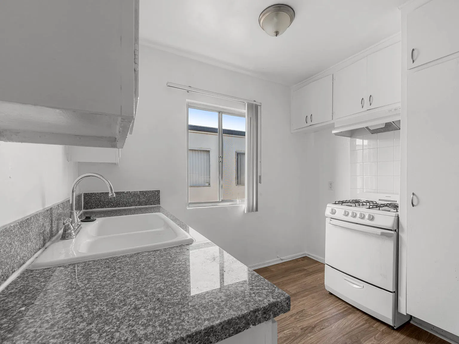 6225 Reseda Bl — Photo 3