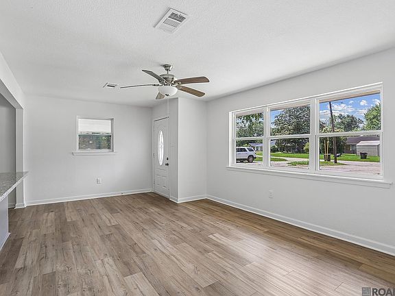 3rd image of 3076 Elgin St